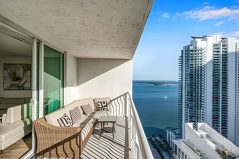Penthouse-Style 39th Floor • Brickell Bay Views