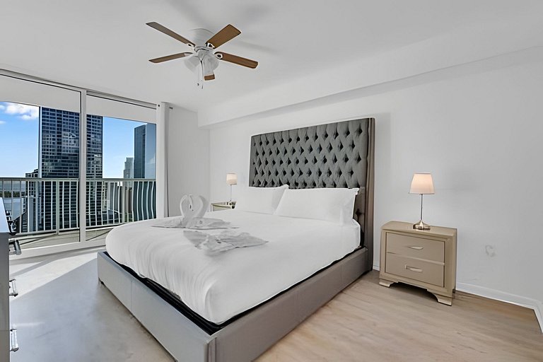 Penthouse-Style 39th Floor • Brickell Bay Views