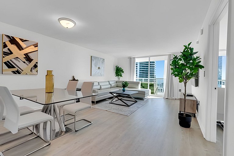 Penthouse-Style 39th Floor • Brickell Bay Views