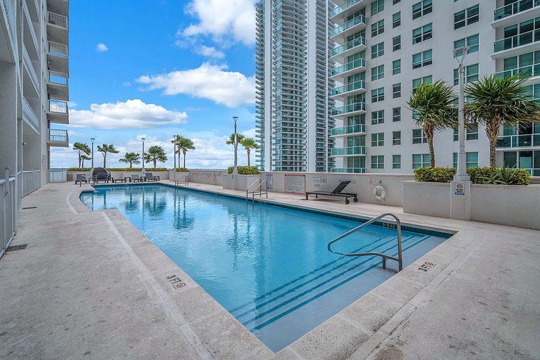 Stunning Bay & City Views •High-Floor Brickell 1BR
