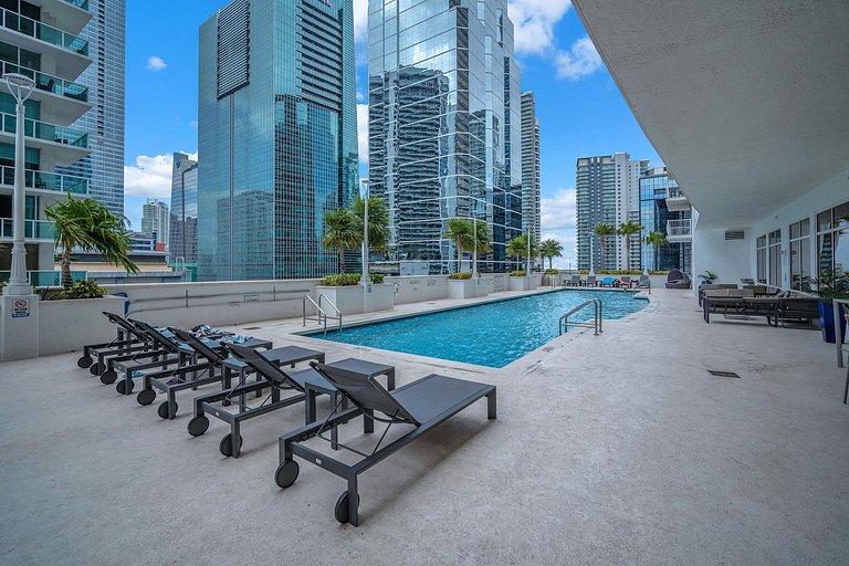 Brickell 1BR • Pool • High Floor • Walk to All