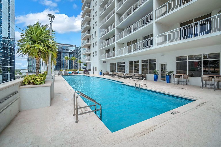 Brickell 1BR • Pool • High Floor • Walk to All