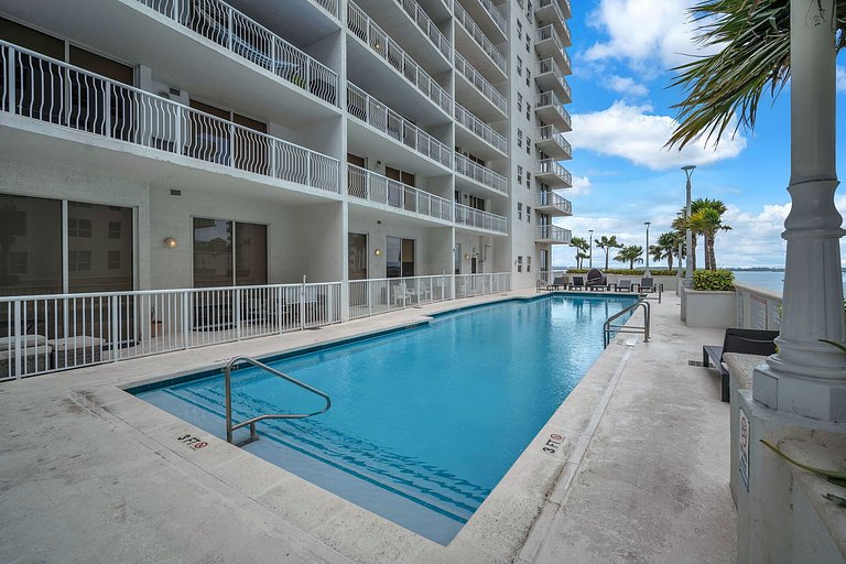 Brickell 1BR • Pool • High Floor • Walk to All