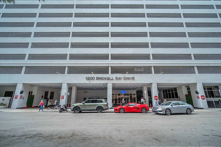 Stunning Bay & City Views •High-Floor Brickell 1BR