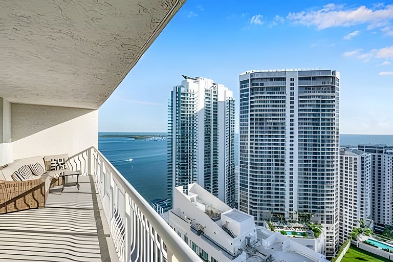 Penthouse-Style 39th Floor • Brickell Bay Views