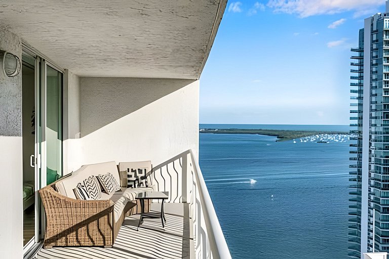 Penthouse-Style 39th Floor • Brickell Bay Views