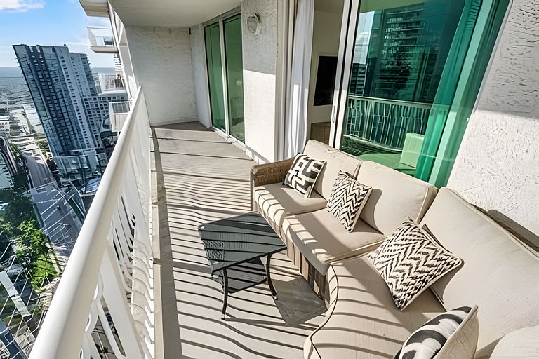 Penthouse-Style 39th Floor • Brickell Bay Views