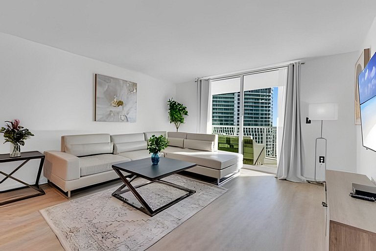 Penthouse-Style 39th Floor • Brickell Bay Views
