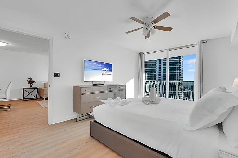 Penthouse-Style 39th Floor • Brickell Bay Views