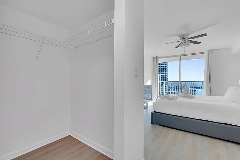 Penthouse-Style 39th Floor • Brickell Bay Views