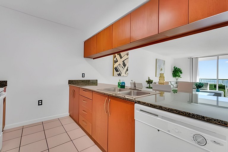 Penthouse-Style 39th Floor • Brickell Bay Views