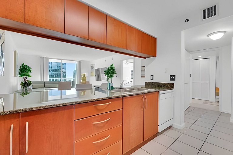 Penthouse-Style 39th Floor • Brickell Bay Views