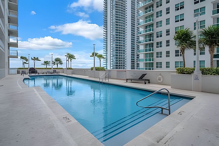 Penthouse-Style 39th Floor • Brickell Bay Views