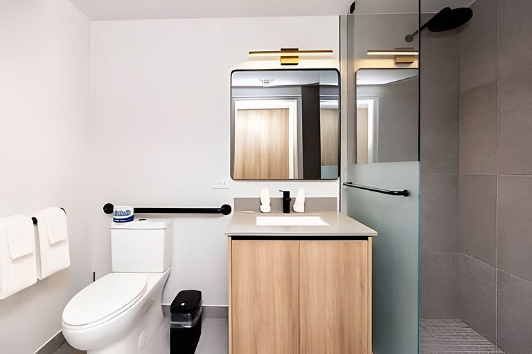 Rare 1BR / 2 Full Baths (Sleeps 5) • Rooftop Pool