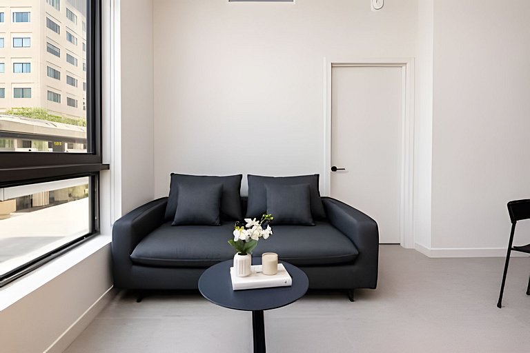 Rare 1BR / 2 Full Baths (Sleeps 5) • Rooftop Pool
