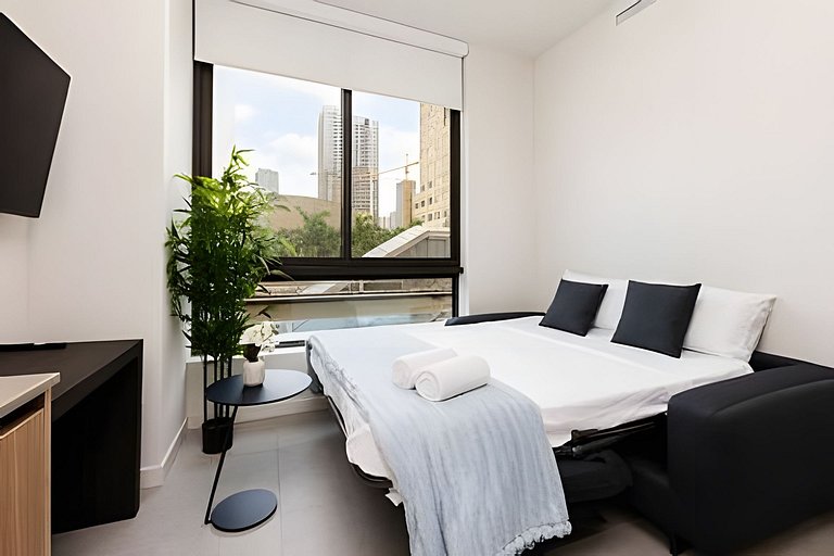 Rare 1BR / 2 Full Baths (Sleeps 5) • Rooftop Pool
