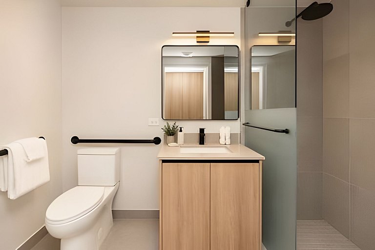 Rare 1BR / 2 Full Baths (Sleeps 5) • Rooftop Pool