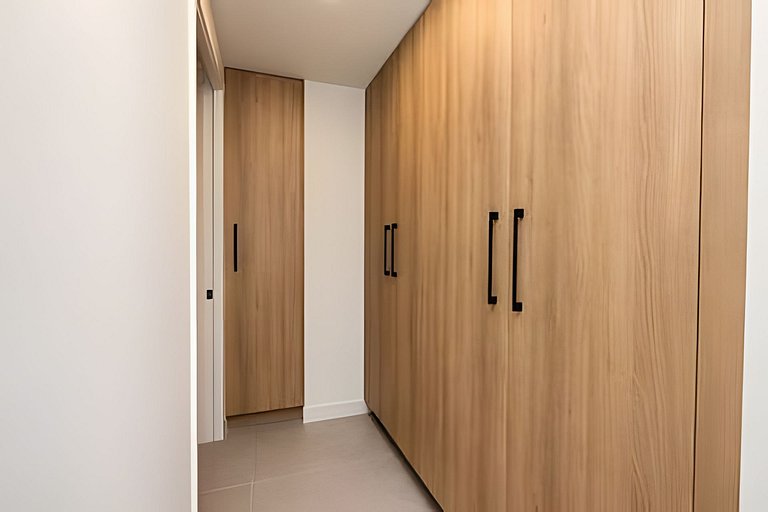 Rare 1BR / 2 Full Baths (Sleeps 5) • Rooftop Pool