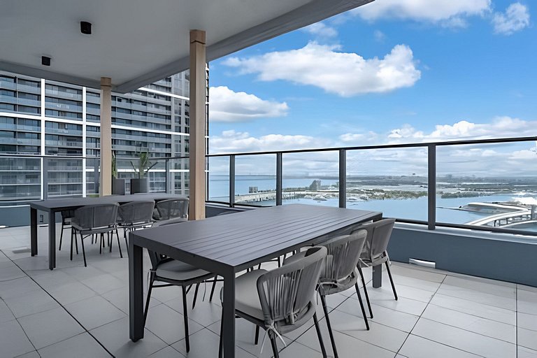 Rare 1BR / 2 Full Baths (Sleeps 5) • Rooftop Pool