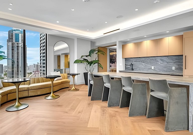 Rare 1BR / 2 Full Baths (Sleeps 5) • Rooftop Pool