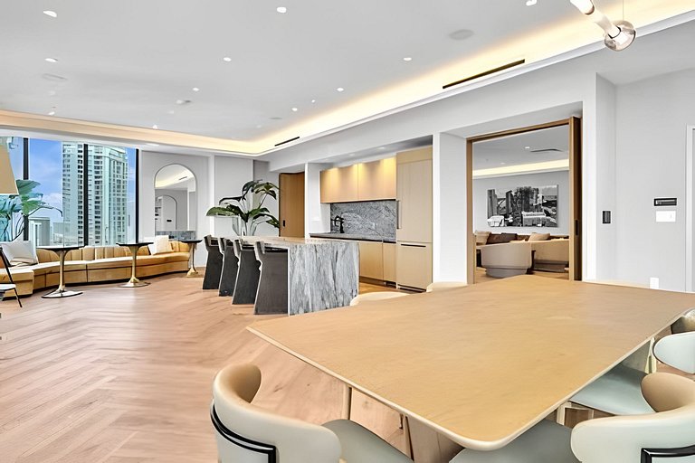 Rare 1BR / 2 Full Baths (Sleeps 5) • Rooftop Pool