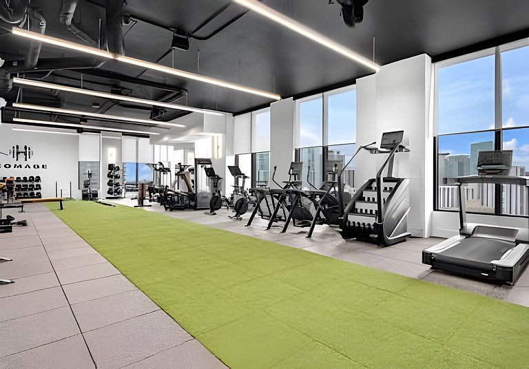 Rare 1BR / 2 Full Baths (Sleeps 5) • Rooftop Pool