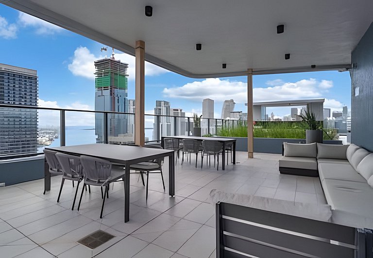 Rare 1BR / 2 Full Baths (Sleeps 5) • Rooftop Pool