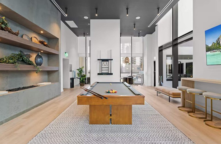 District 225 - Rooftop Pool - Gym - Parking - Downtown Miami