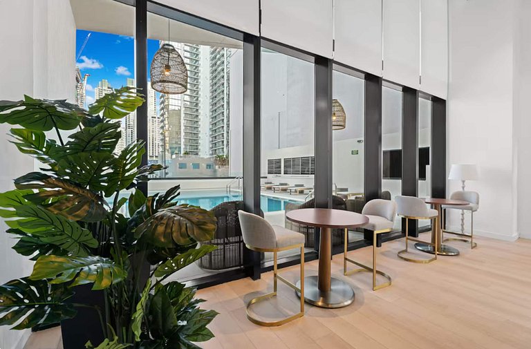 District 225 - Rooftop Pool - Gym - Parking - Downtown Miami