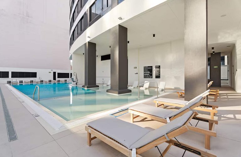 District 225 - Rooftop Pool - Gym - Parking - Downtown Miami