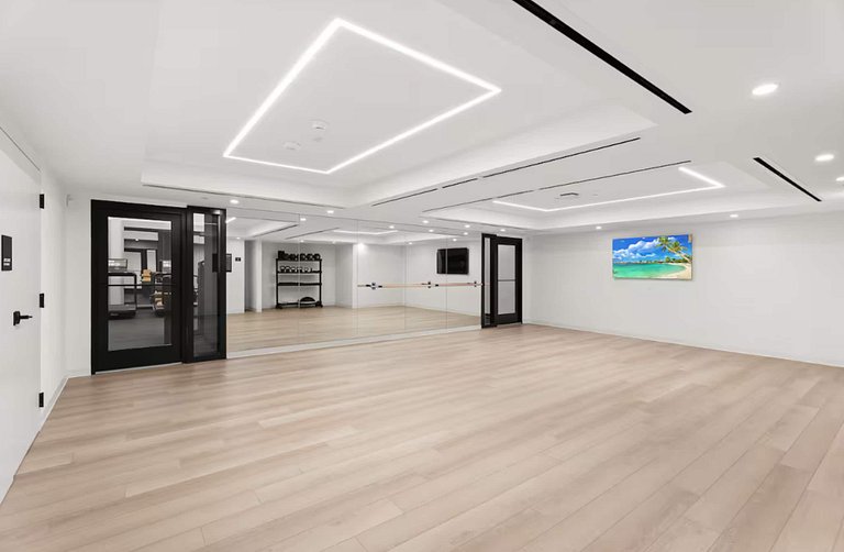 District 225 - Rooftop Pool - Gym - Parking - Downtown Miami