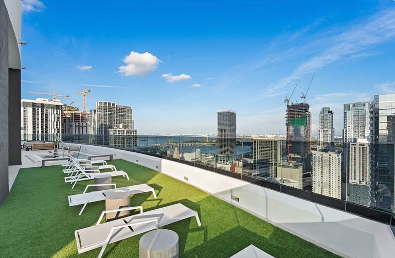 Spacious Downtown Studio | Fits 4 | Free Parking