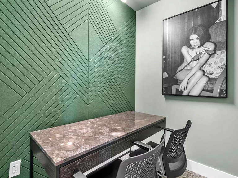 Epic Bay Views • 34th Fl Luxury 1BR • Rooftop Pool