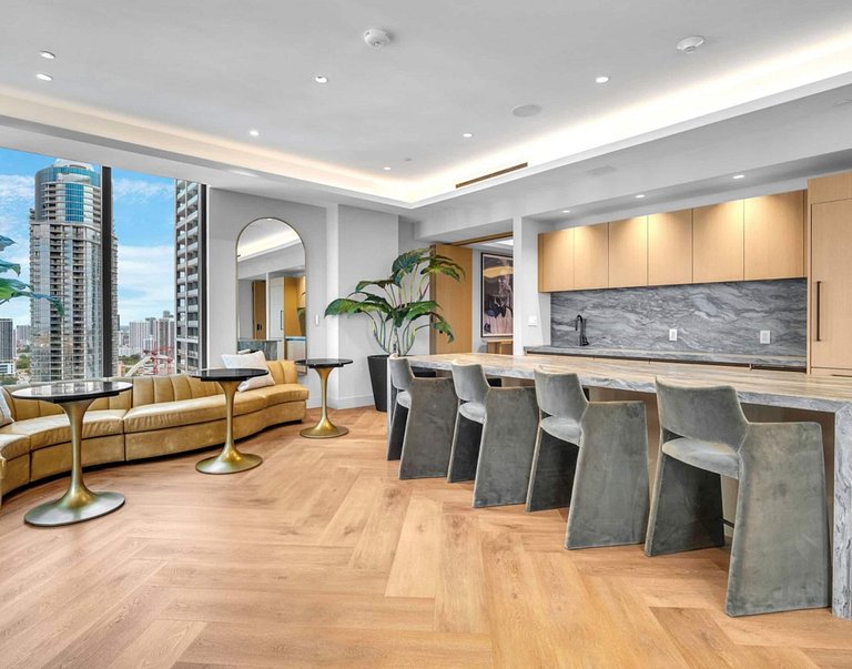 Rare 1BR / 2 Full Baths (Sleeps 5) • Rooftop Pool