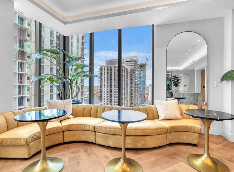 Rare 1BR / 2 Full Baths (Sleeps 5) • Rooftop Pool