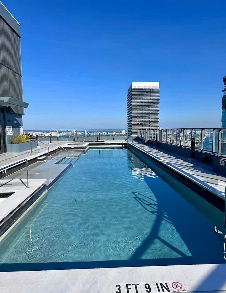 Epic Bay Views • 34th Fl Luxury 1BR • Rooftop Pool
