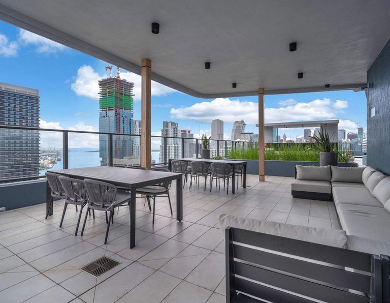 Epic Bay Views • 34th Fl Luxury 1BR • Rooftop Pool