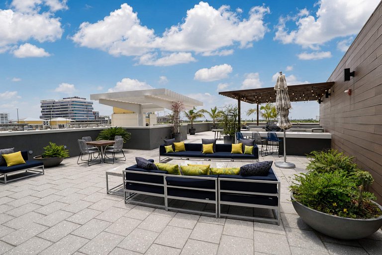 Midblock - Pool - Parking - Midtown Miami