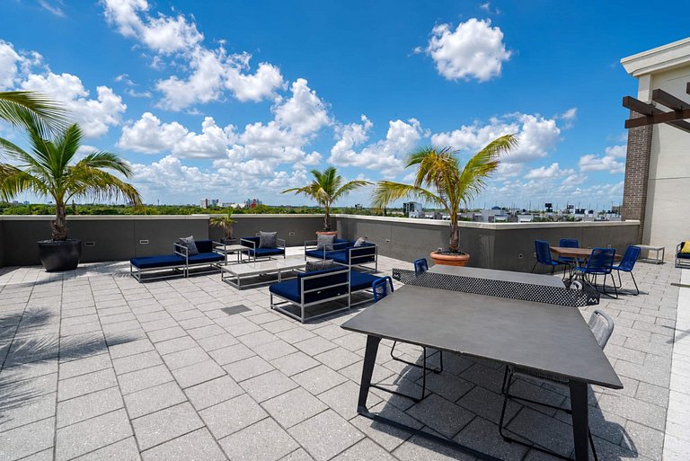Huge 1,500sqft Lux 2BR • Walk to Design District