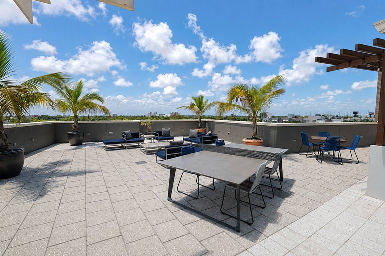 Midblock - Pool - Parking - Midtown Miami