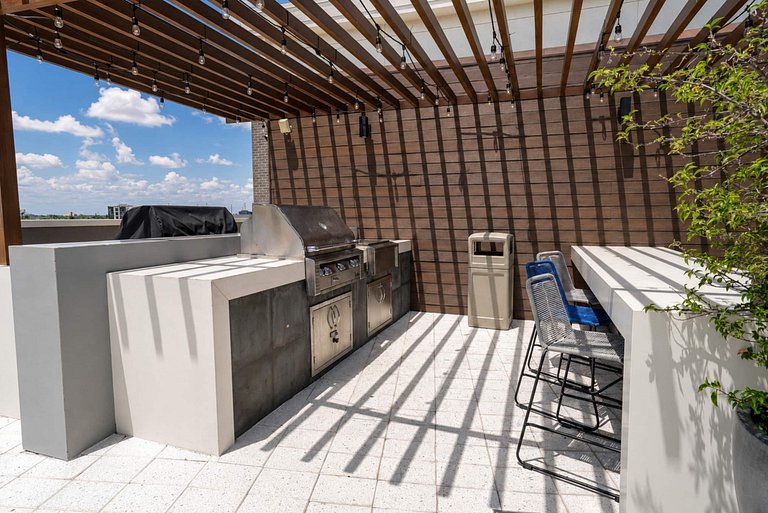 Midblock - Pool - Parking - Midtown Miami