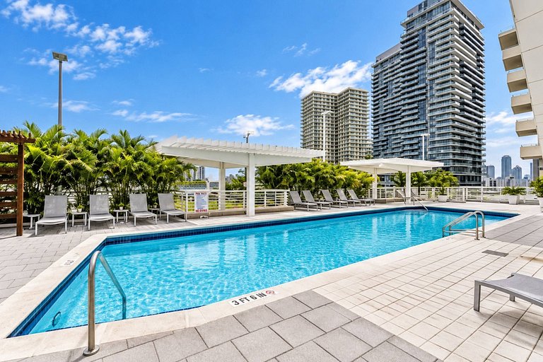 Modern 2BR in Midtown • Walk to Wynwood & Shops