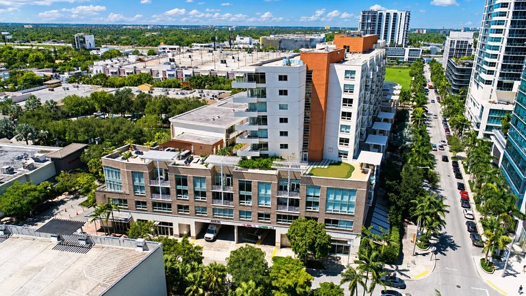 Modern 2BR in Midtown • Walk to Wynwood & Shops