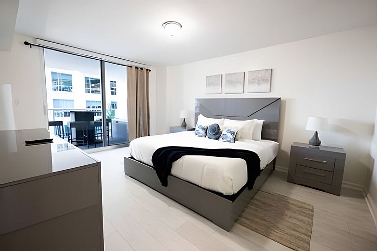 Stunning Bay & City Views •High-Floor Brickell 1BR