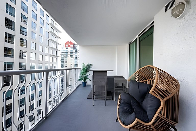 Stunning Bay & City Views •High-Floor Brickell 1BR