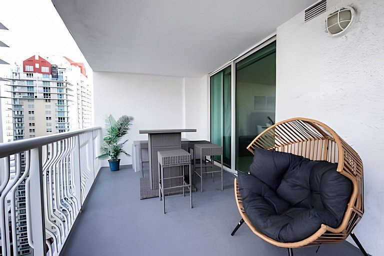 Stunning Bay & City Views •High-Floor Brickell 1BR