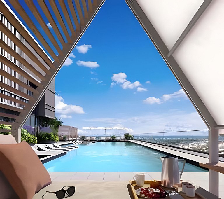 Luxury Downtown 1BR• Rooftop Pool, Gym & Coworking