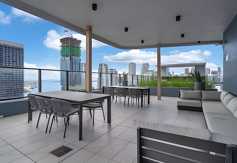 Luxury Downtown 1BR• Rooftop Pool, Gym & Coworking