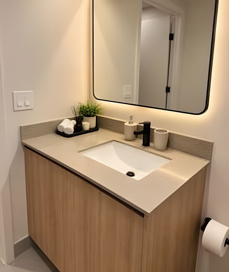 Luxury Downtown 1BR• Rooftop Pool, Gym & Coworking