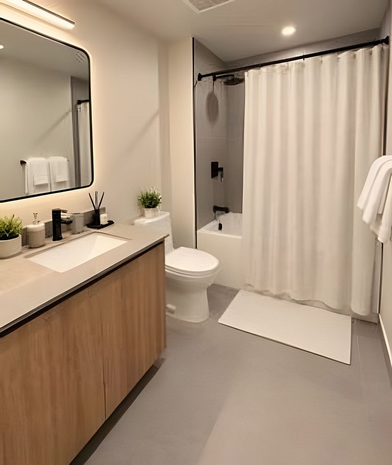 Luxury Downtown 1BR• Rooftop Pool, Gym & Coworking